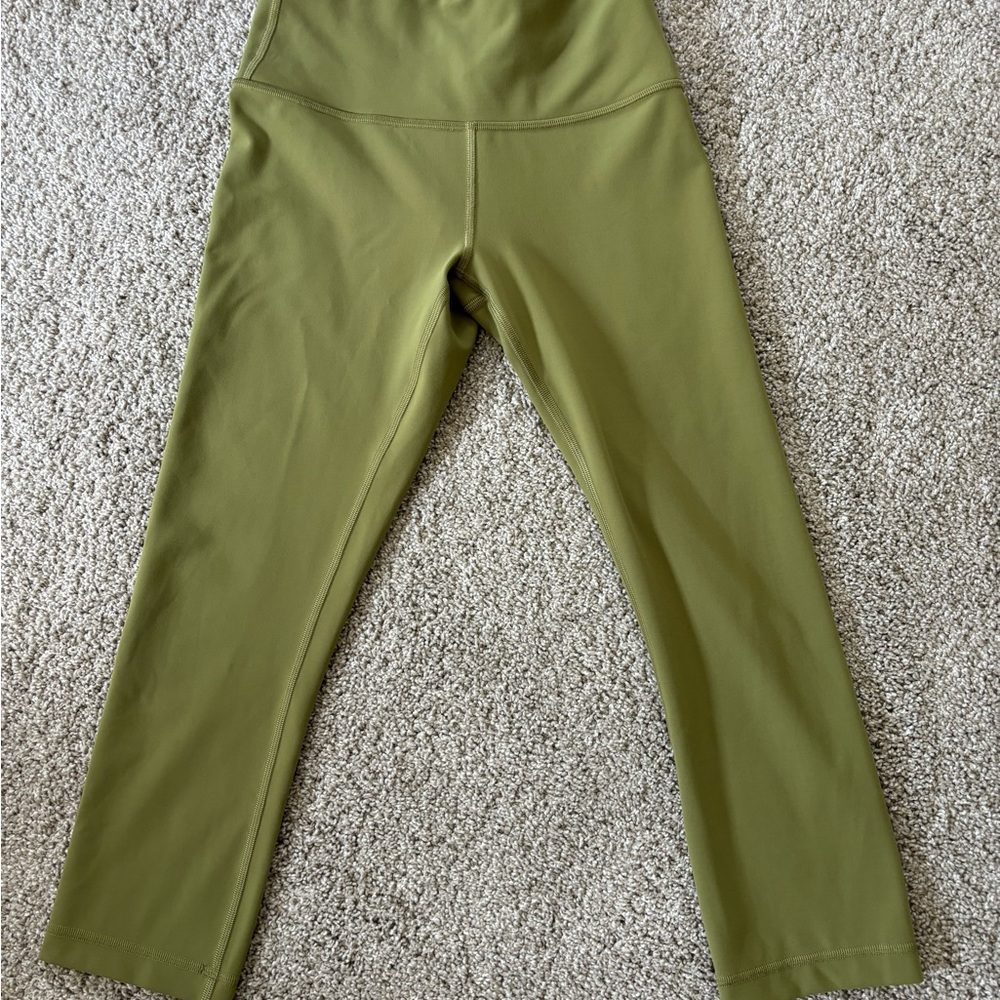 Lululemon Olive Green High-Waisted capri Leggings